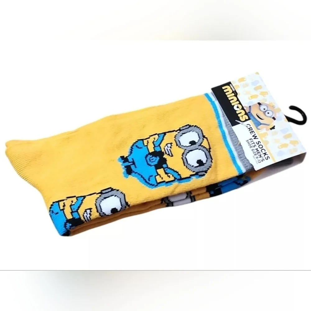 4/$25 Minions Novelty Crew Socks Unisex Gender Neutral New - Picture 3 of 5